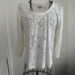 Chicos sz 1 (M)  Cream Floral Stretch Lace Blouse